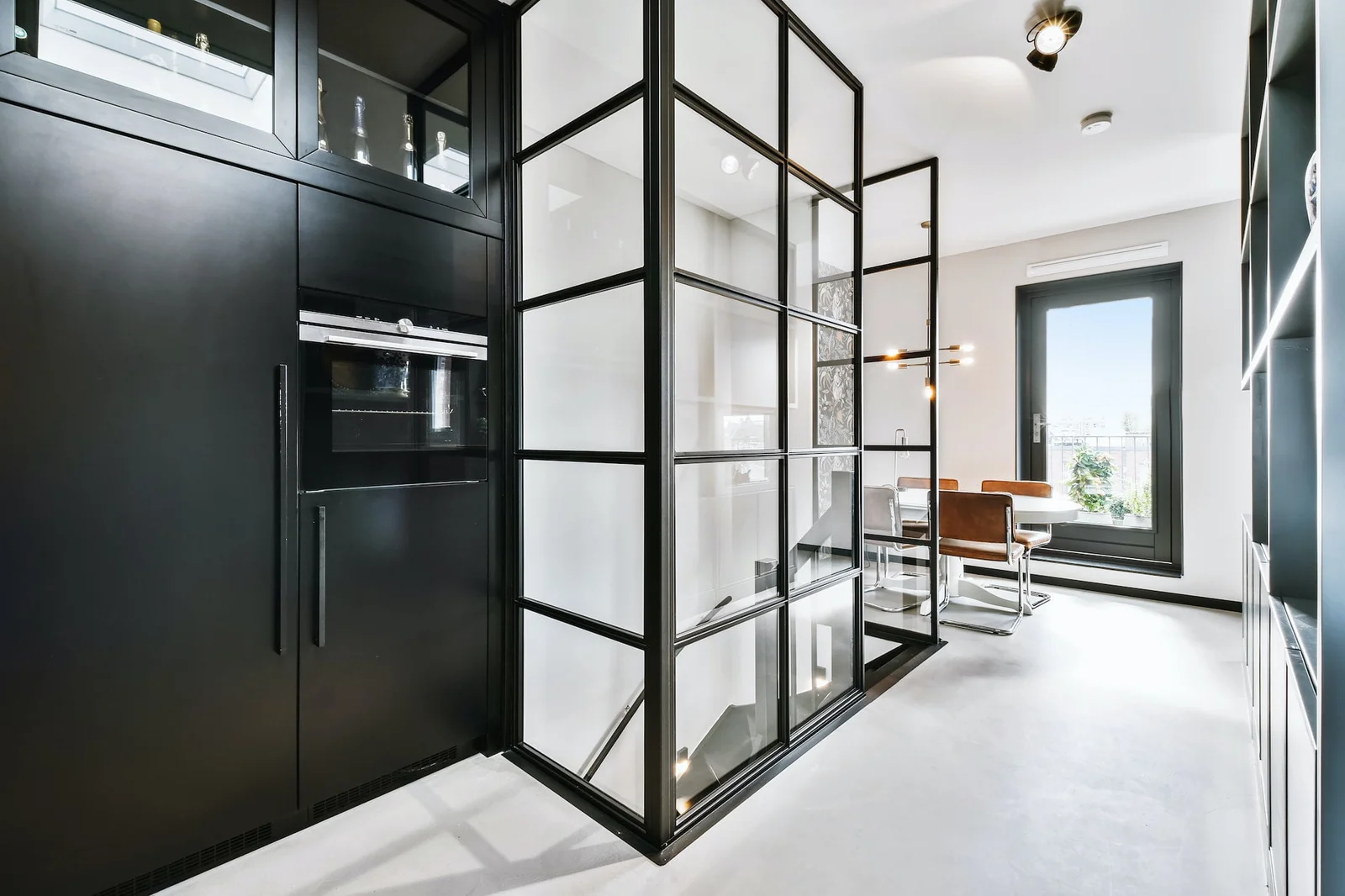 Modern villa med stora glaspartier i Torslanda